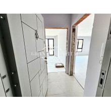 Светъл и просторен двустаен апартамент до магазин 